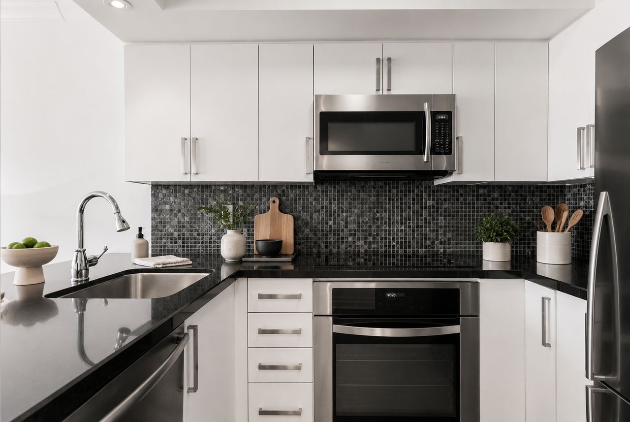 92 King Street East #813 - Photo 3 of 9