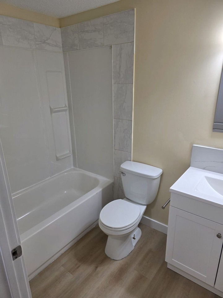 1463 43 St Ne - Photo 3 of 10