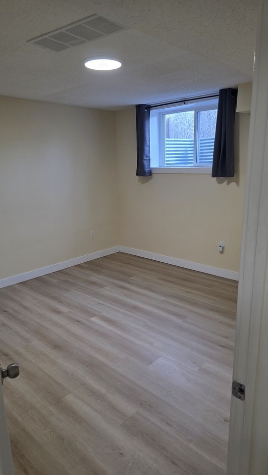 1463 43 St Ne - Photo 5 of 10