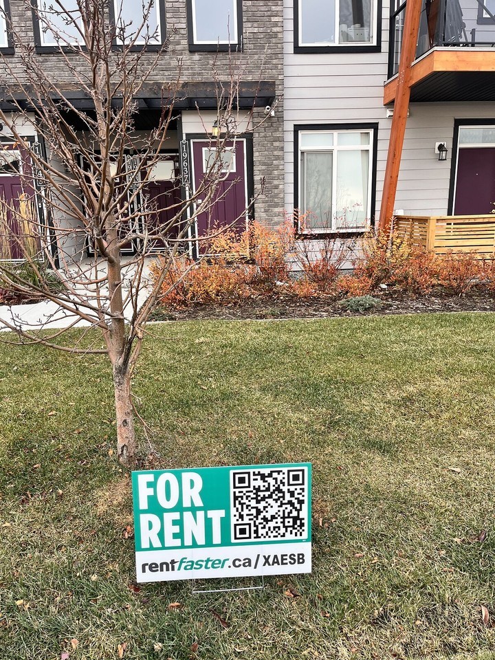 19637 48 St Se - Photo 2 of 16