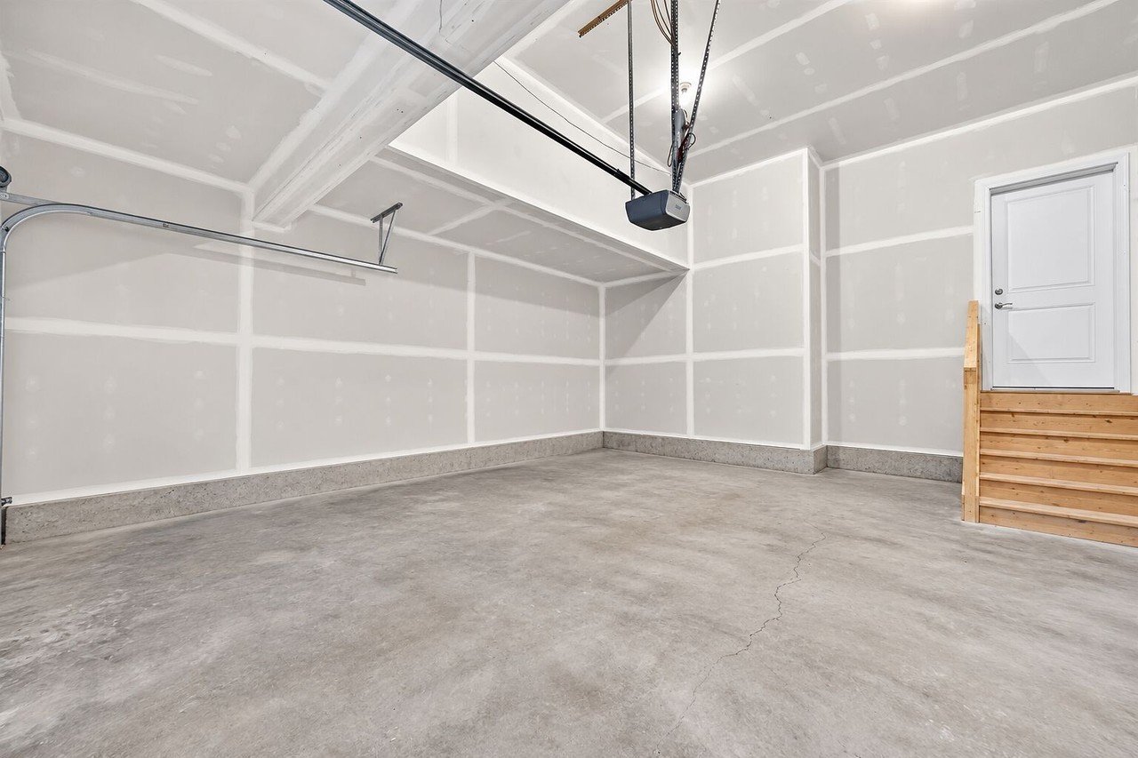118 Belmont Cres Sw - Photo 2 of 29
