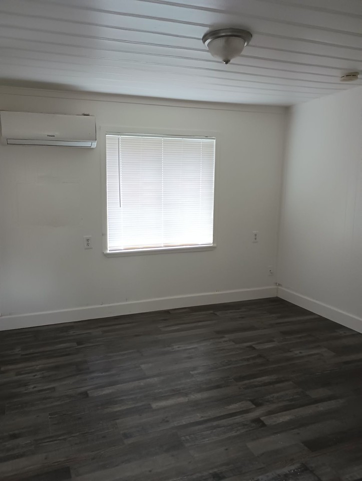 1007 Santiago Ave #B - Photo 6 of 10