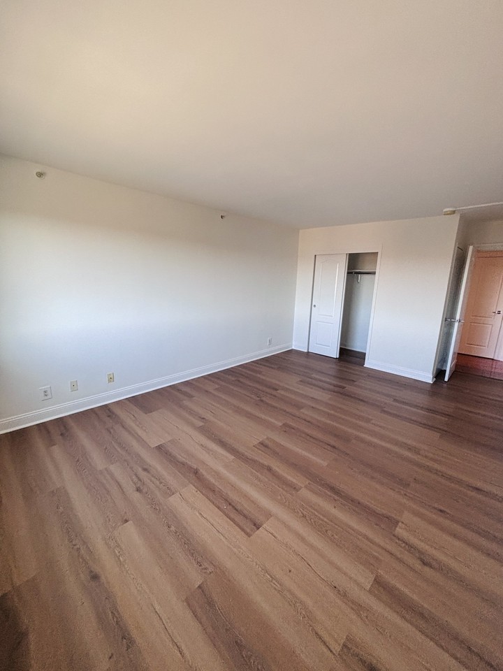 60 Parkway Dr E #9H - Photo 3 of 15