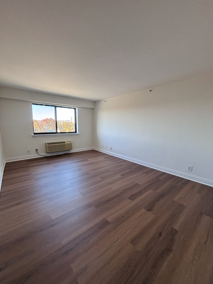 60 Parkway Dr E #9H - Photo 4 of 15