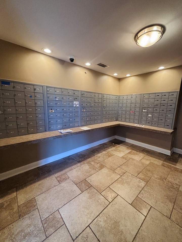 60 Parkway Dr E #9H - Photo 5 of 15
