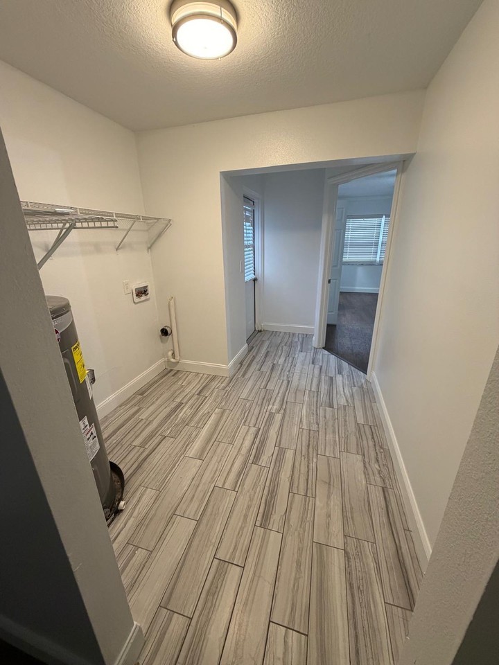 105 Jeffrey Dr #2 - Photo 4 of 13