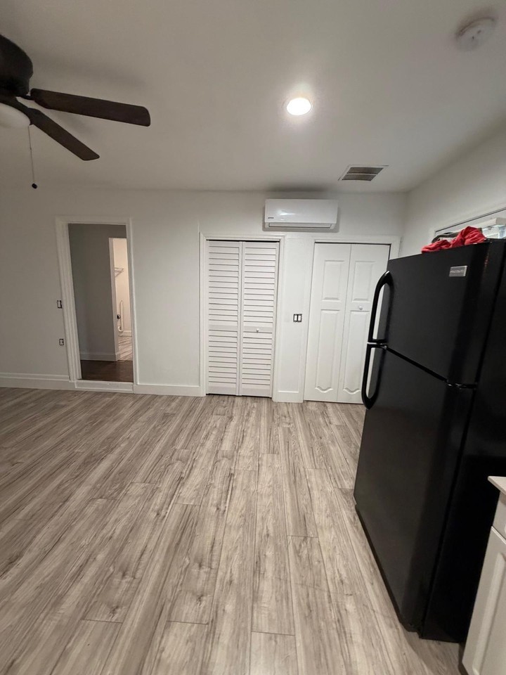 105 Jeffrey Dr #2 - Photo 5 of 13