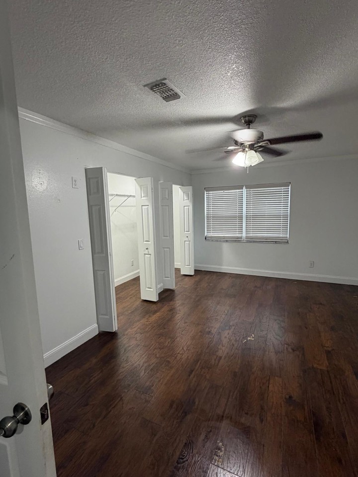 105 Jeffrey Dr #2 - Photo 6 of 13