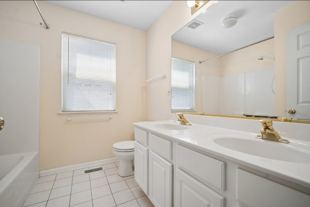 946 Cynthia Ln #NA - Photo 2 of 17