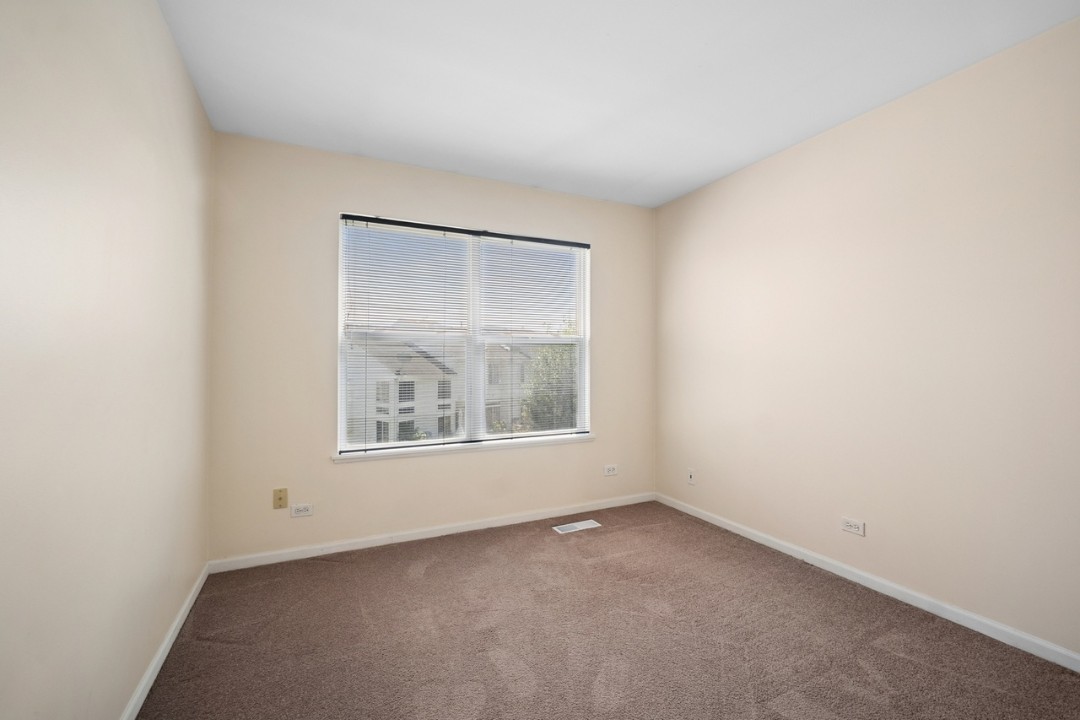 946 Cynthia Ln #NA - Photo 3 of 17