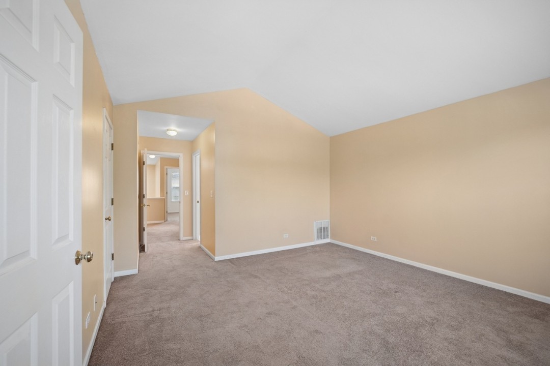 946 Cynthia Ln #NA - Photo 4 of 17