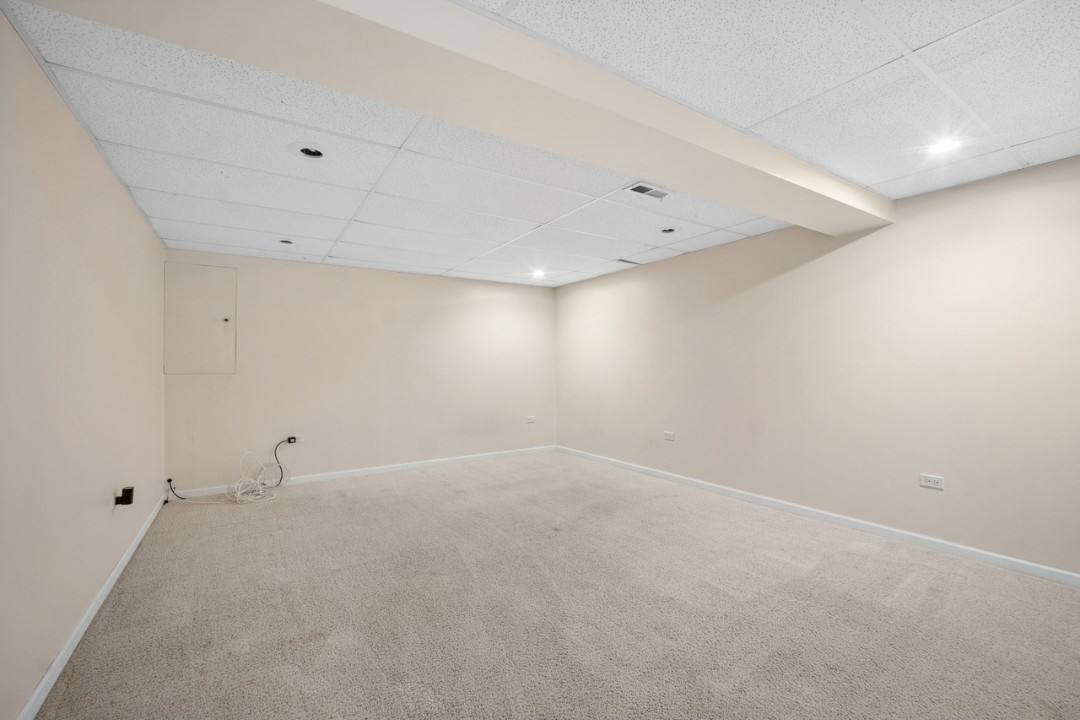 946 Cynthia Ln #NA - Photo 6 of 17