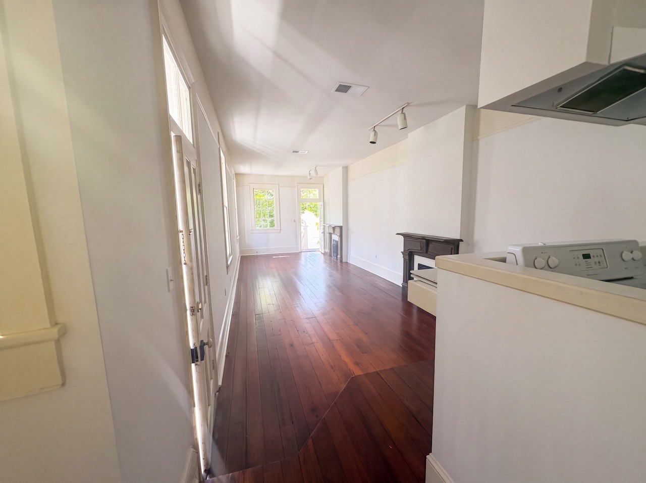 1526 Saint Mary St #B - Photo 4 of 15