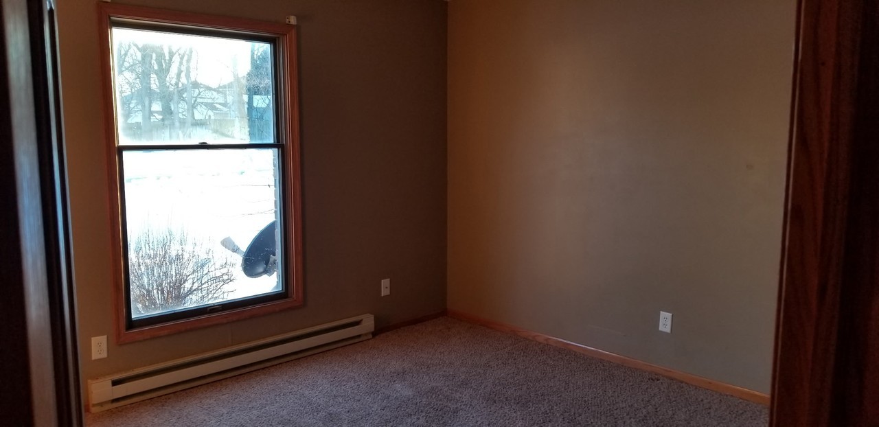 106 E Shelly St #1 - Photo 4 of 5