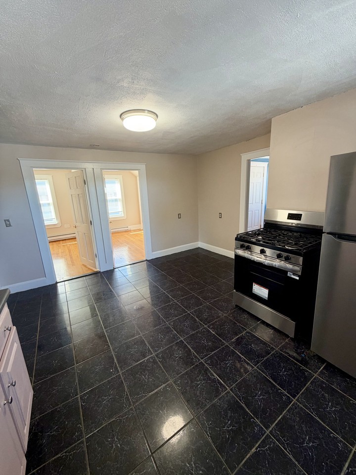 Falmouth St #3 - Photo 2 of 10