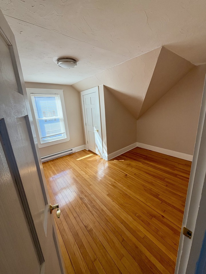 Falmouth St #3 - Photo 7 of 10