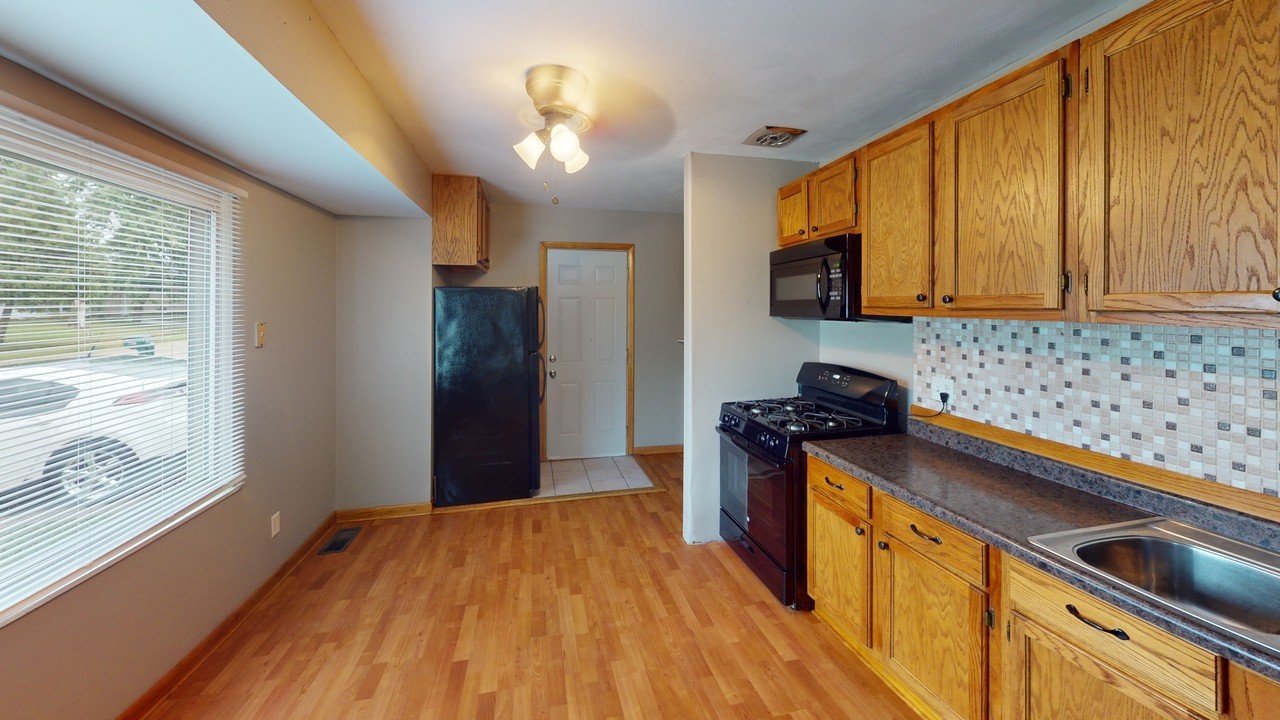 614 Good St #1 - Photo 2 of 16
