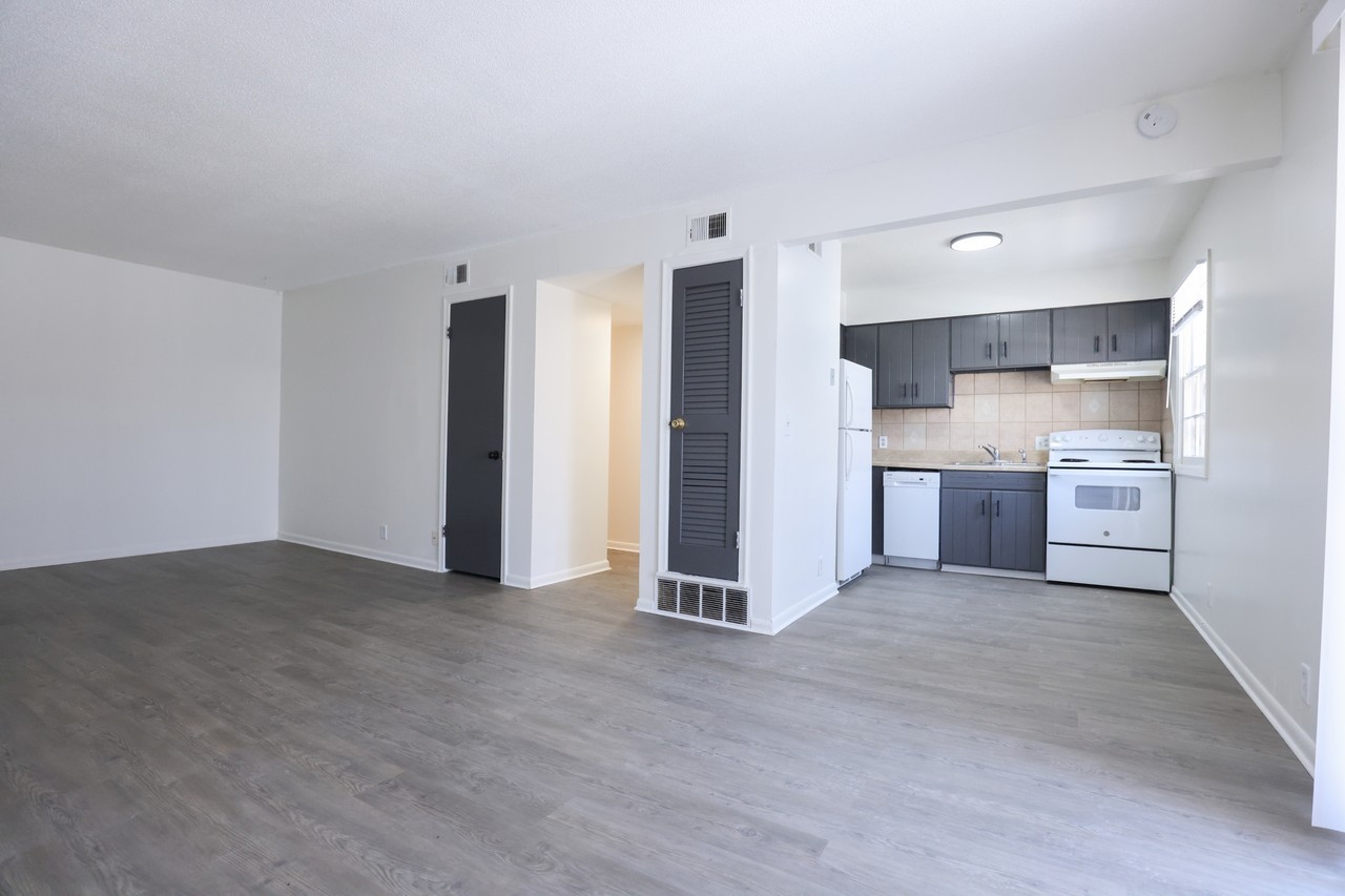 2922 N 54th St #4 - Photo 2 of 12