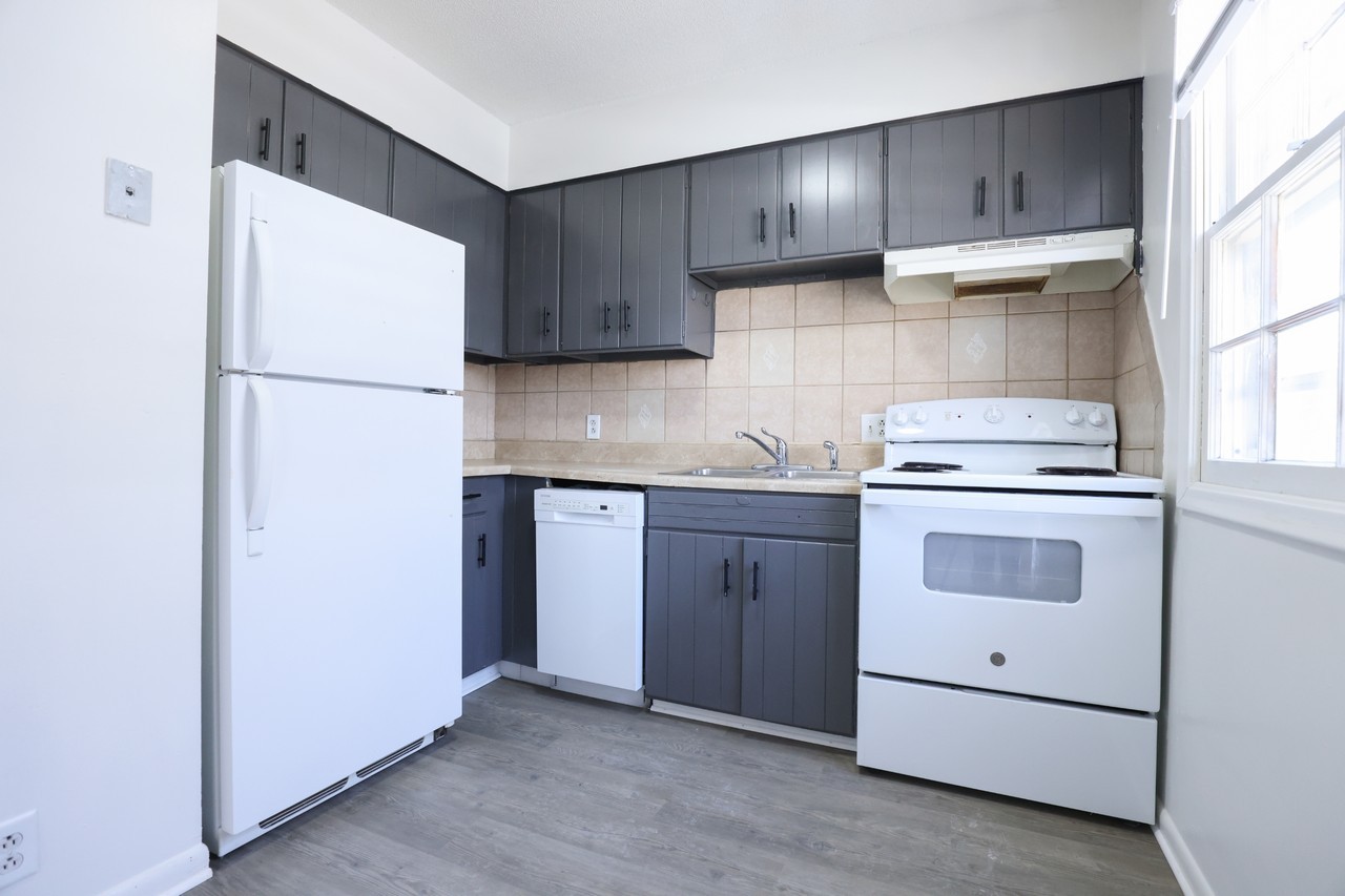 2922 N 54th St #4 - Photo 4 of 12
