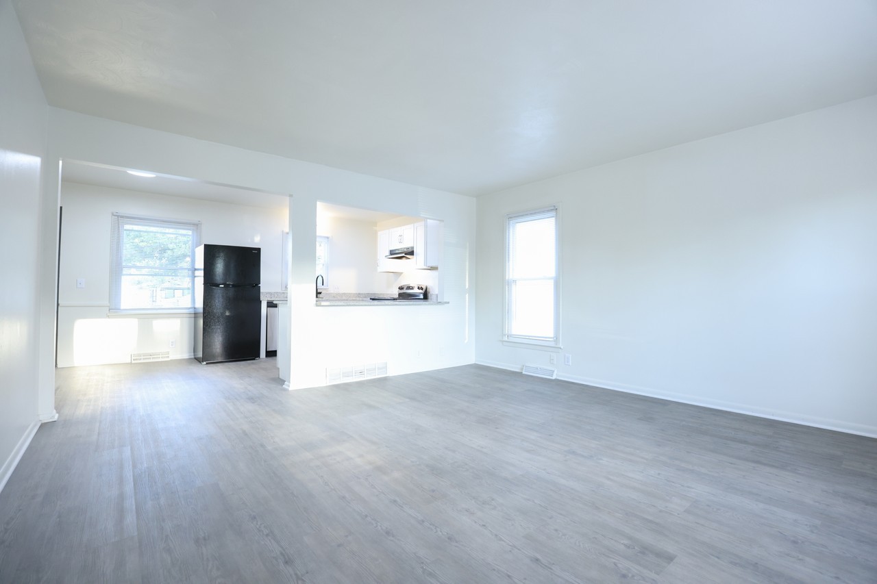 5203 N 60th St - Photo 2 of 22