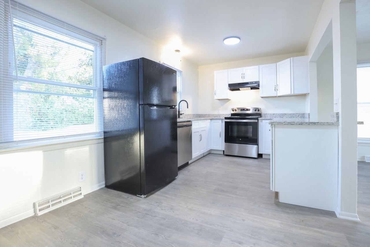 5203 N 60th St - Photo 6 of 22