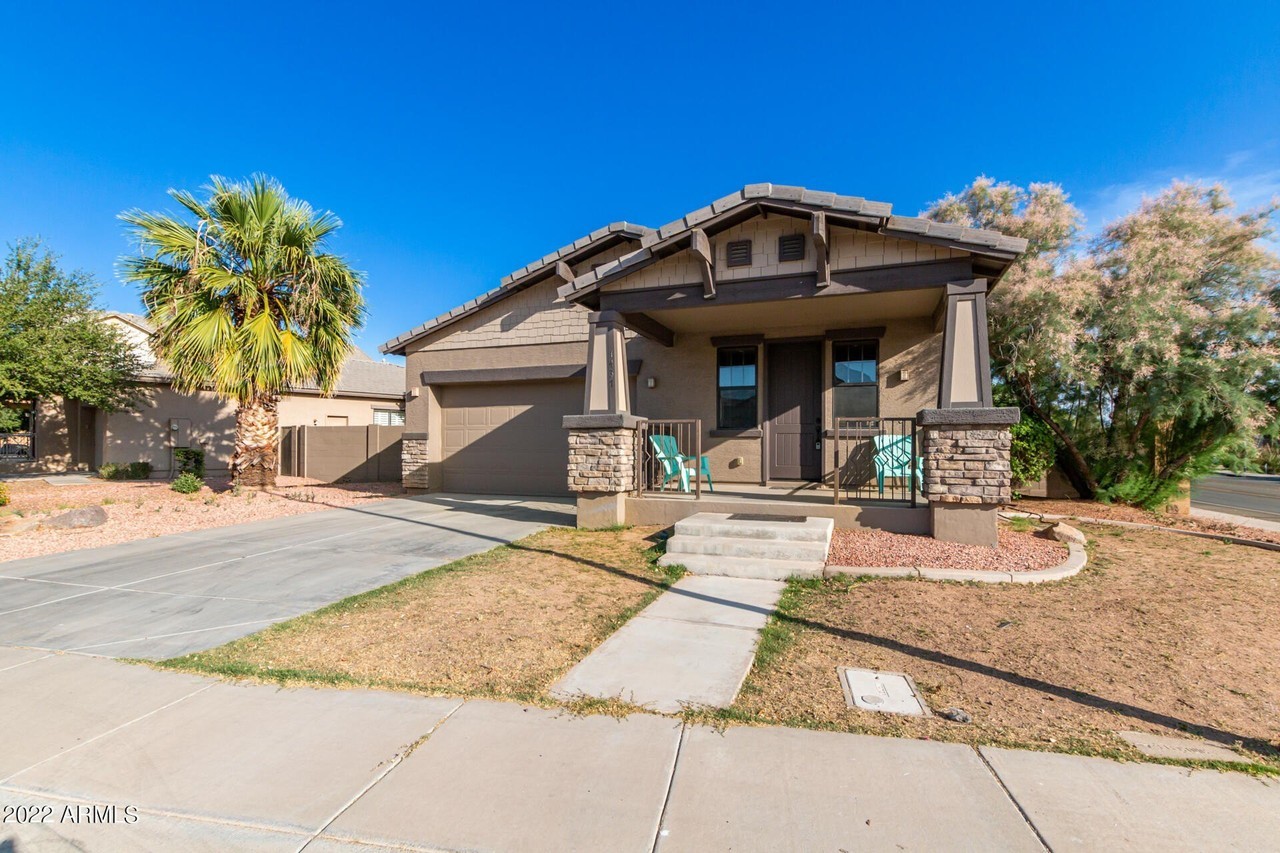 1437 W Pelican Ct - Photo 3 of 39