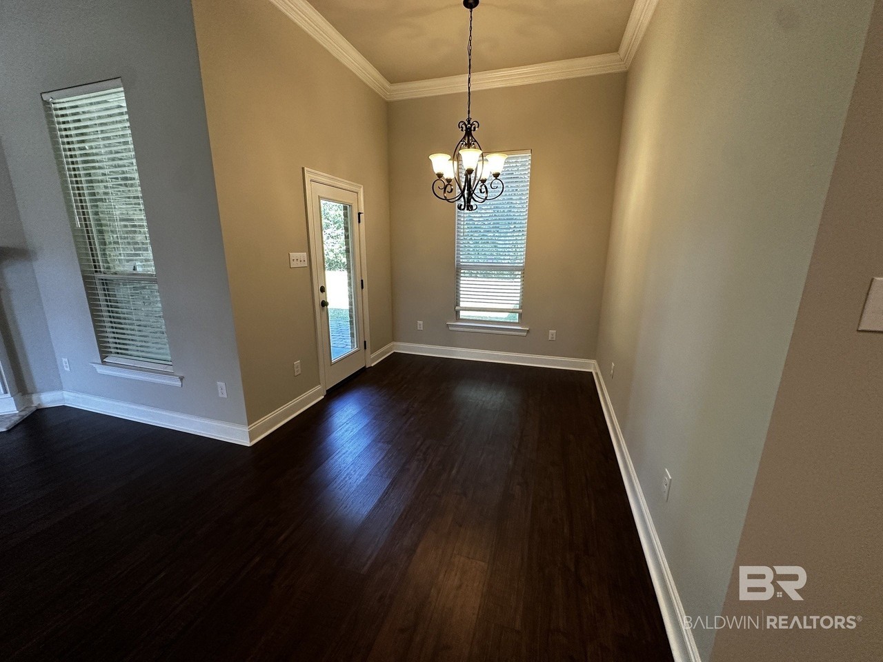 524 Crackwillow Ave - Photo 7 of 30