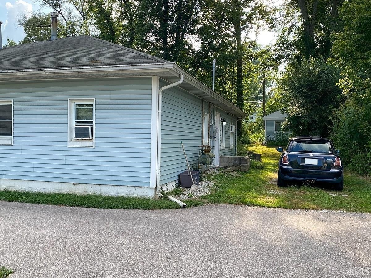 2412 S Rogers St - Photo 2 of 19
