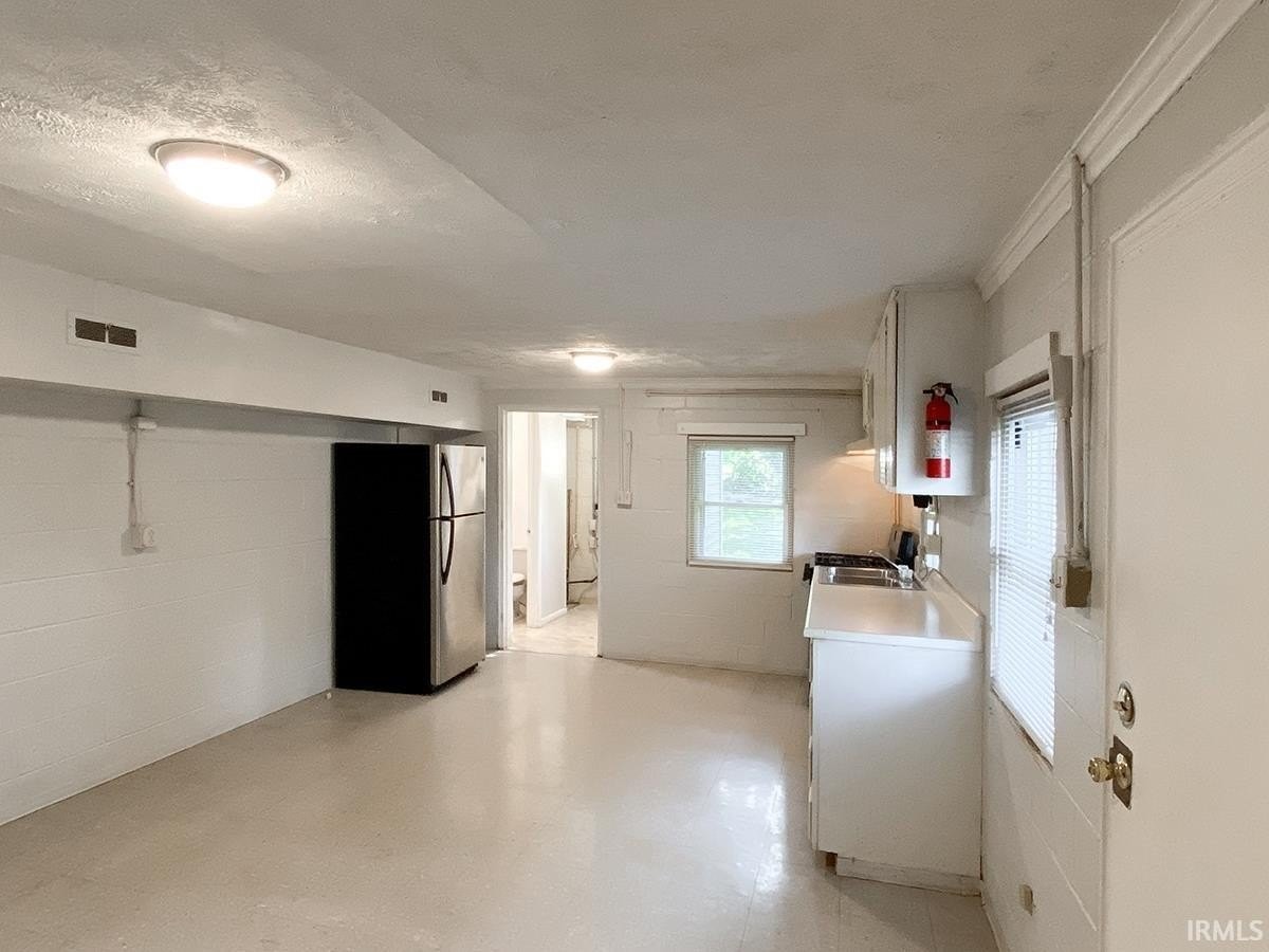 2412 S Rogers St - Photo 4 of 19