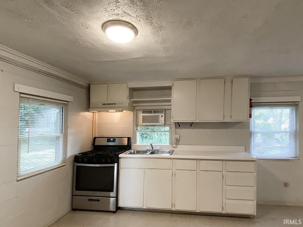 2412 S Rogers St - Photo 5 of 19