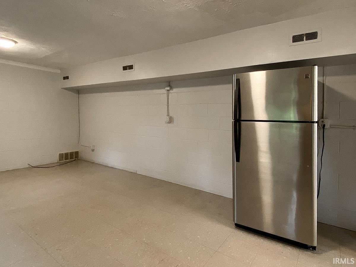 2412 S Rogers St - Photo 6 of 19
