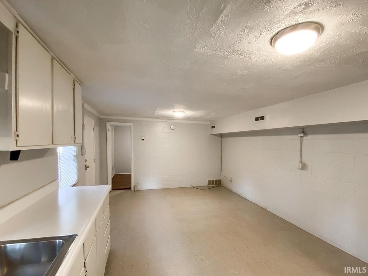 2412 S Rogers St - Photo 7 of 19