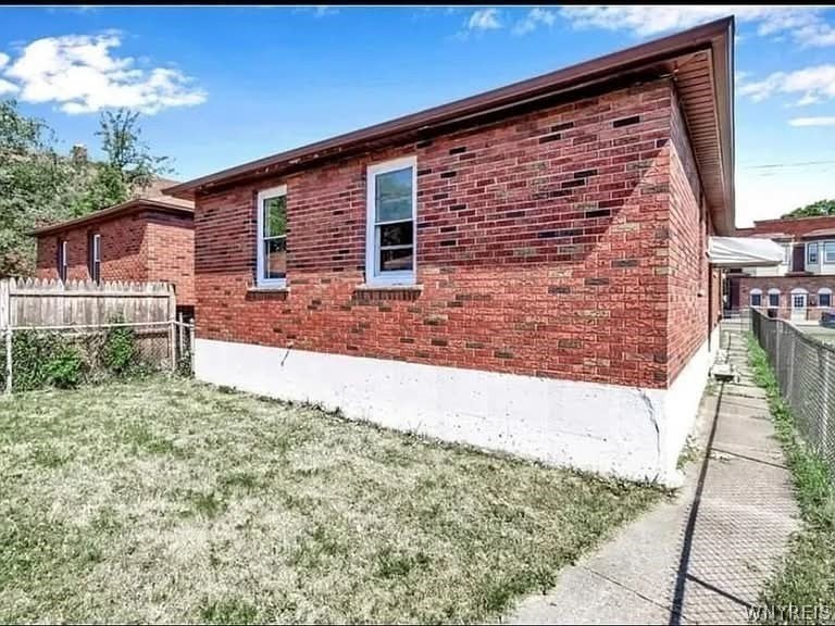 2633 Niagara St - Photo 2 of 14