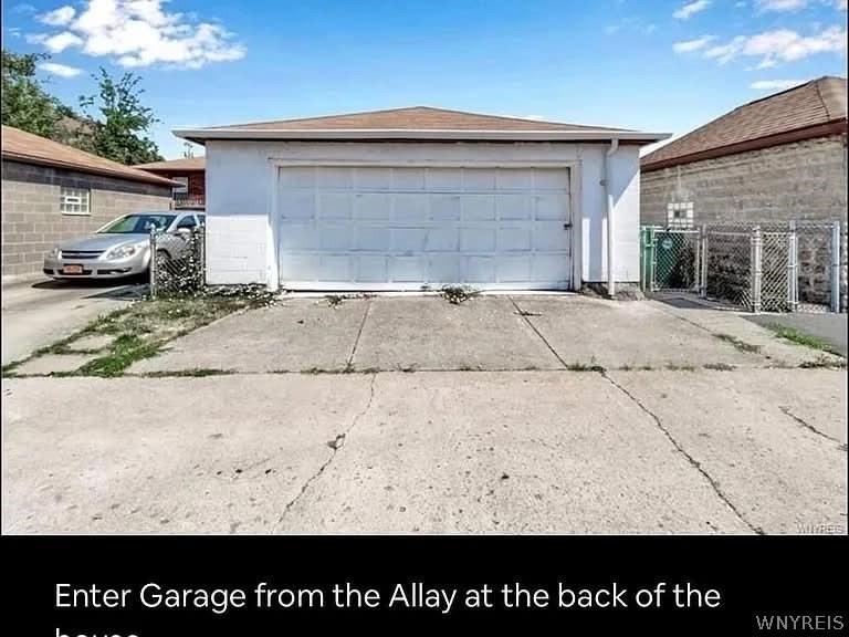2633 Niagara St - Photo 3 of 14