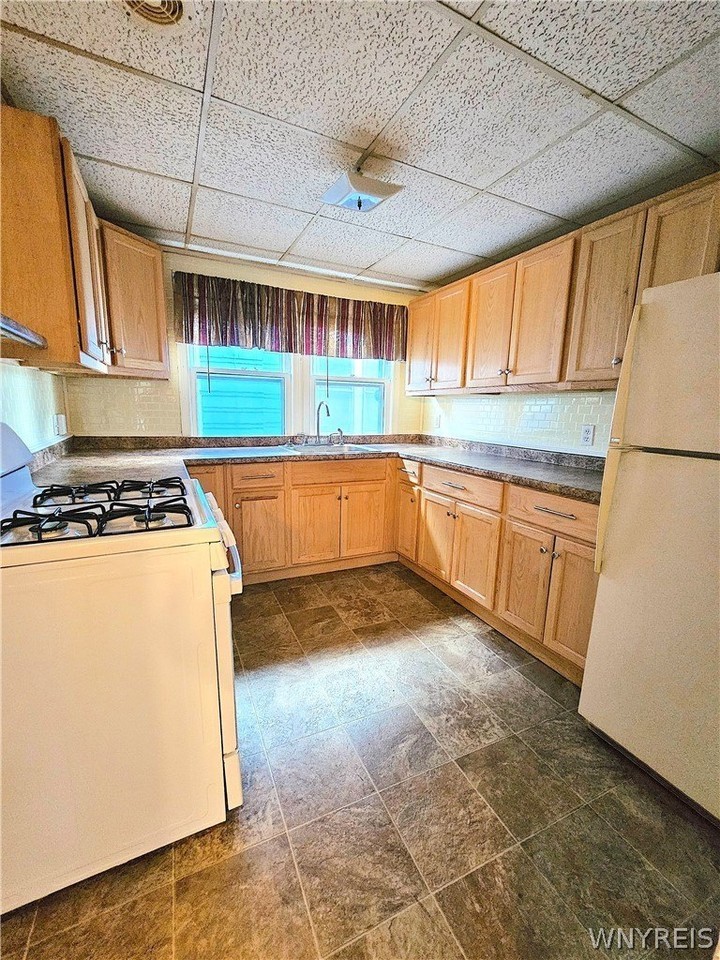 79 Sterling Ave - Photo 2 of 14