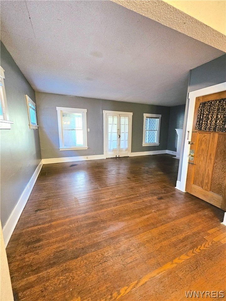 79 Sterling Ave - Photo 5 of 14