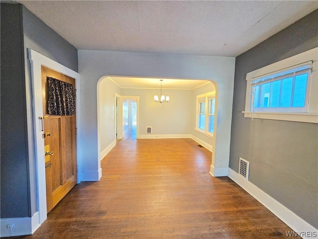 79 Sterling Ave - Photo 6 of 14