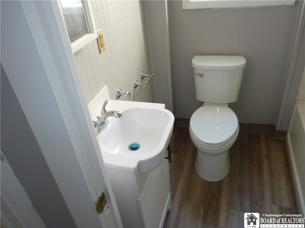334 E 5th St - Photo 5 of 8