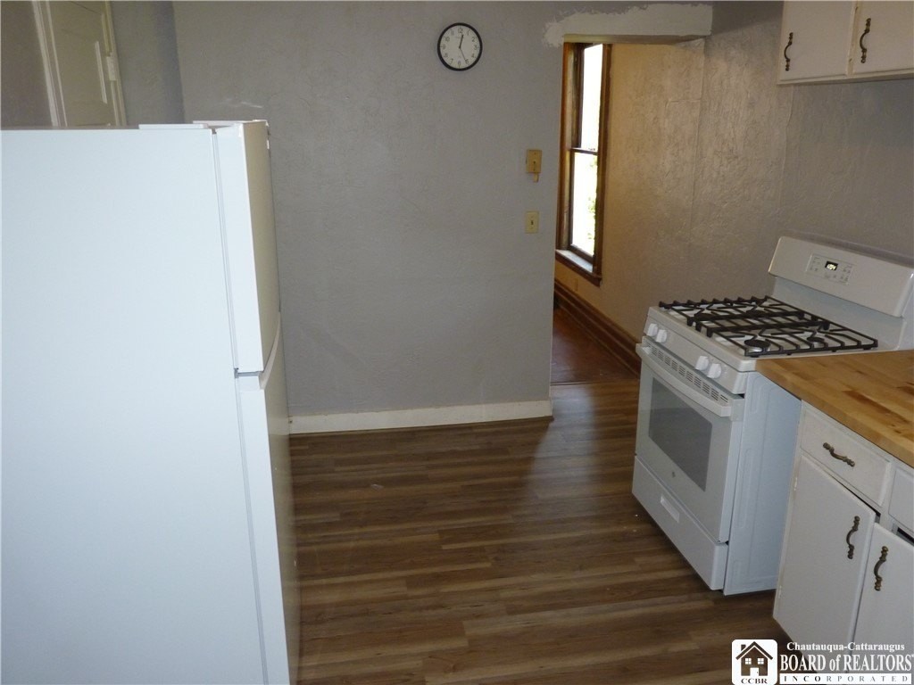 334 E 5th St - Photo 6 of 8