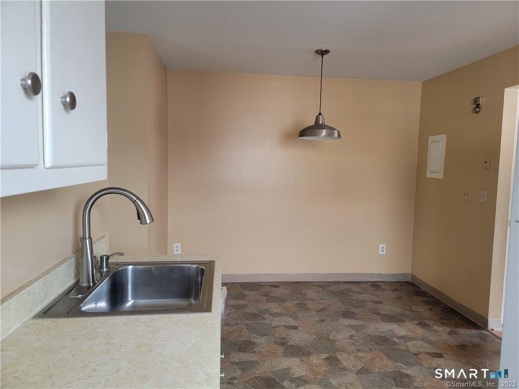 392 Lexington Ave #B - Photo 5 of 19