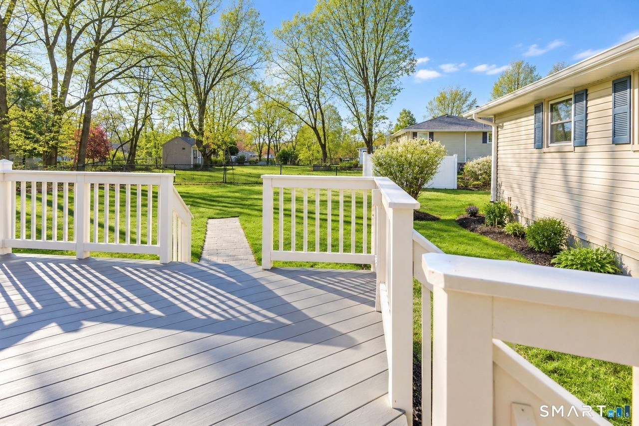 1096 Peck Ln - Photo 3 of 15