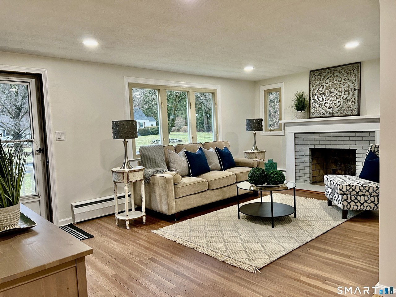 1096 Peck Ln - Photo 5 of 15