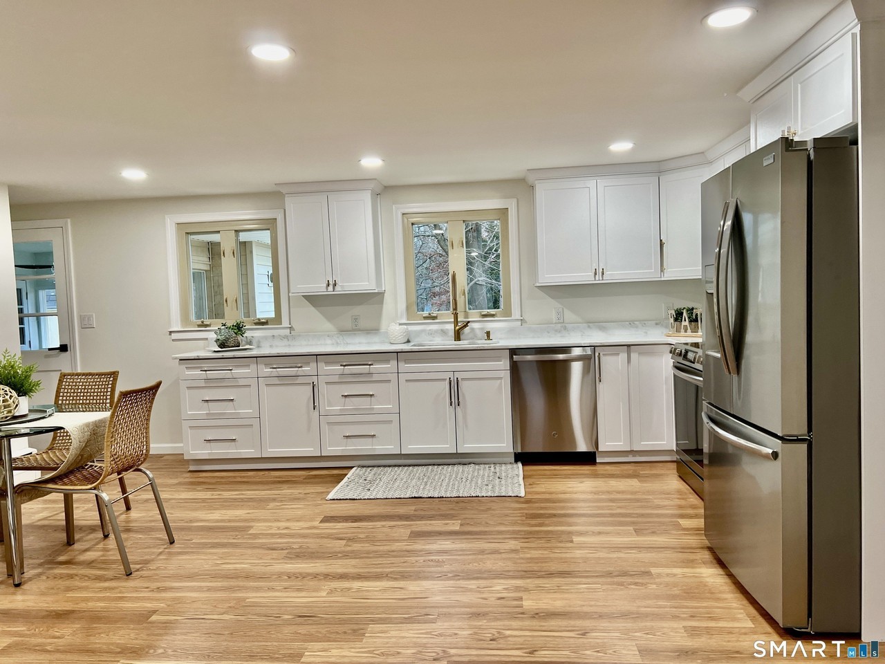 1096 Peck Ln - Photo 6 of 15