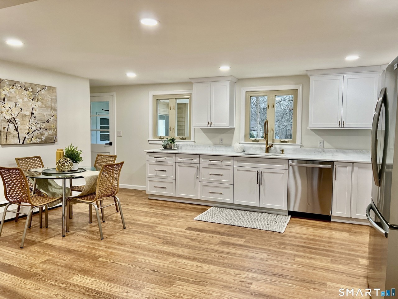 1096 Peck Ln - Photo 7 of 15