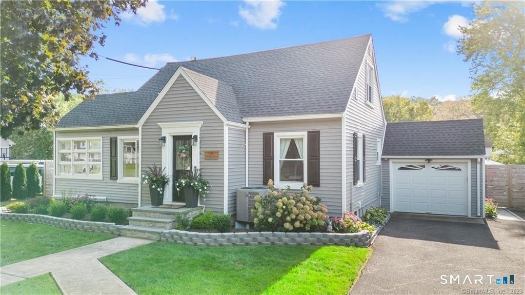 71 Woodside Ave