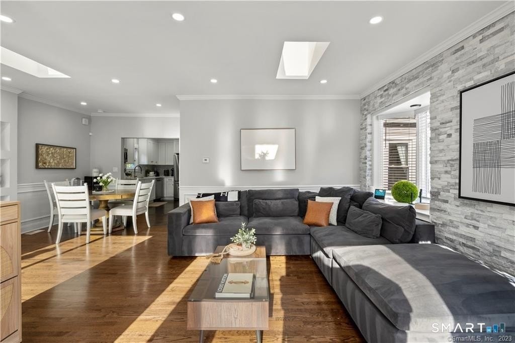 71 Woodside Ave - Photo 5 of 34