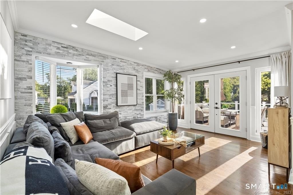 71 Woodside Ave - Photo 6 of 34