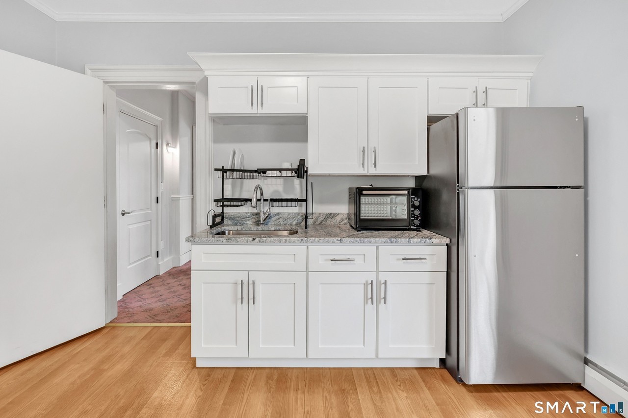 292 Coram Ave - Photo 6 of 12