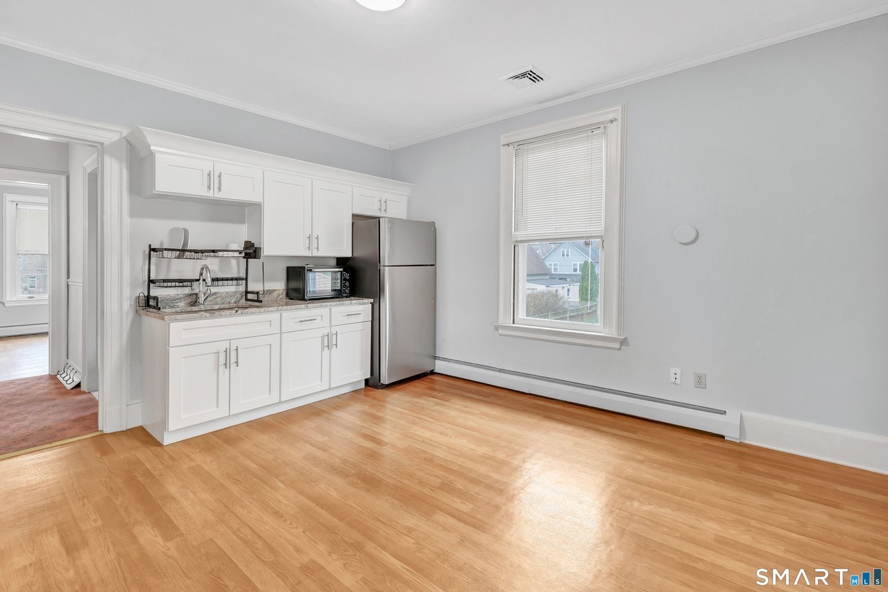 292 Coram Ave - Photo 7 of 12