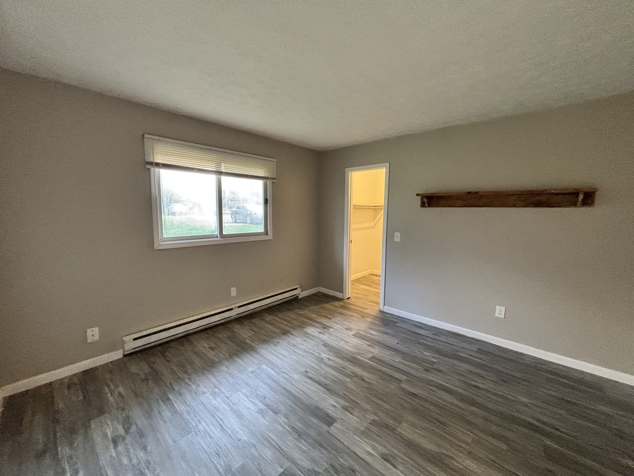 422 Brookfield St #424 - Photo 4 of 6